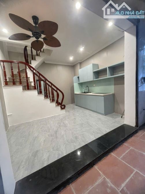 Bán nhà ngõ 140 Đông Thiên-DT 25 m2 x 5 tầng.MT 3,2m.NHÀ MỚI ĐẸP-GẦN Ô TÔ.