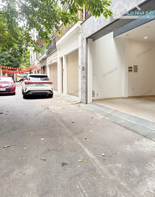 BÁN NHÀ XUÂN LA 90m2. THANG MÁY - GARA 2 Ô TÔ - 2 Ô TÔ TRÁNH ĐỖ TRƯỚC NHÀ - 6