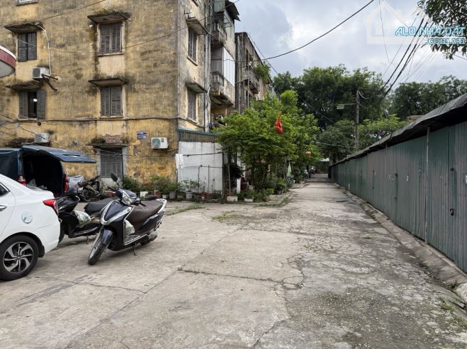BÁN ĐẤT TẶNG NHÀ C4 48/80M, MT: 6M Ô TÔ TRÁNH GẦN PHỐ CHỈ 6.5 TỶ, - 1