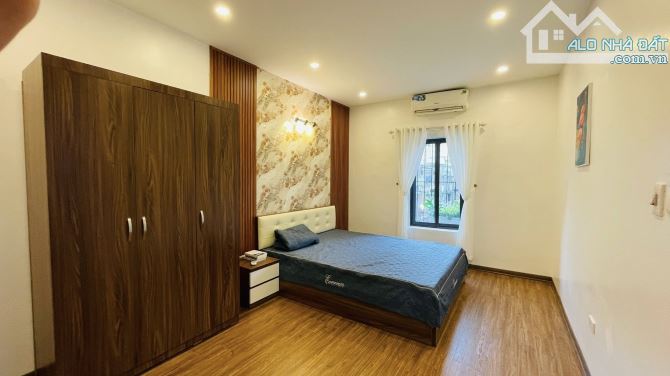 CẦN BÁN CĂN TẬP THỂ HOÀNG QUỐC VIỆT 3 NGỦ, BAN CÔNG, OTO TRÁNH, GIÁ 4,52 TỶ