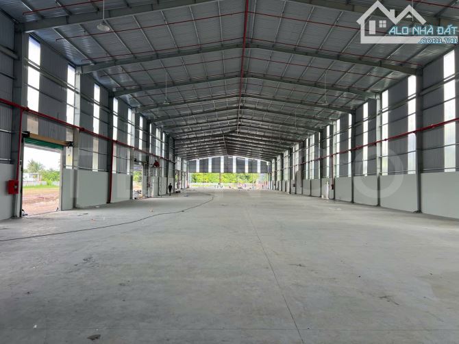 Kho xưởng 4.200m² có PCCC tự động và điện ba pha, đường Quốc Lộ 61C gần đường Vành Đai