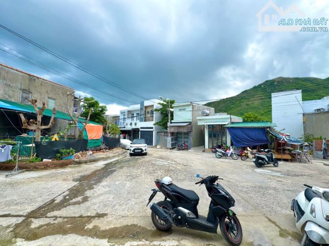 một căn nhà c4 giá cả phải chăng với đầy đủ tiện ích khu dân - 1