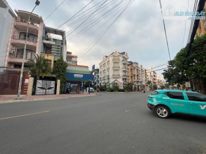 CHỦ GẤP BÁN MẶT TIỀN QUẬN 6,KINH DOANH VIP NGAY CHỢ LỚN,ĐƯỜNG 30M,100M2(4x25)4 TẦNG,4PN,