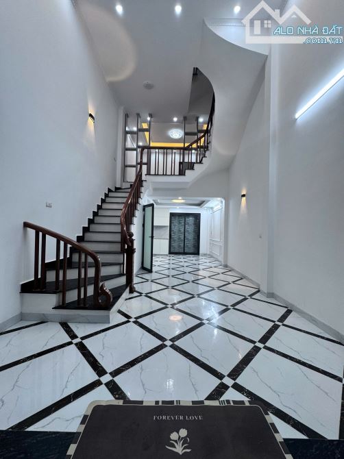 Nhà đẹp xây độc lập – Yên Kiện Ngọc Hồi, 40m² x 5 tầng, giá chỉ 5,9 tỷ, sổ đỏ chính chủ