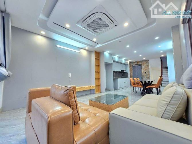 Hơn 7 tỷ, bán nhà đẹp Cầu Diễn, 6 tầng thang máy, ô tô, tặng nội thất xịn.