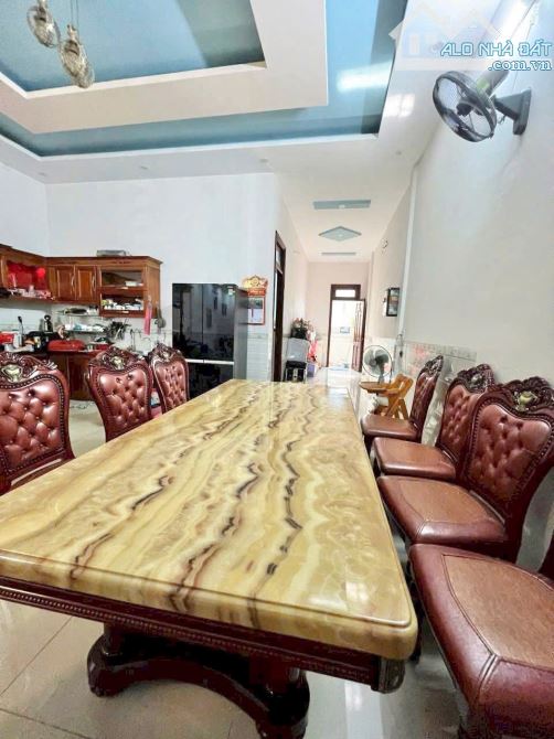 Bán nhà 1 trệt 1 lầu đường xe hơi, Bửu Hòa, Biên Hòa, 212m2, giá chỉ 25tr/m2.