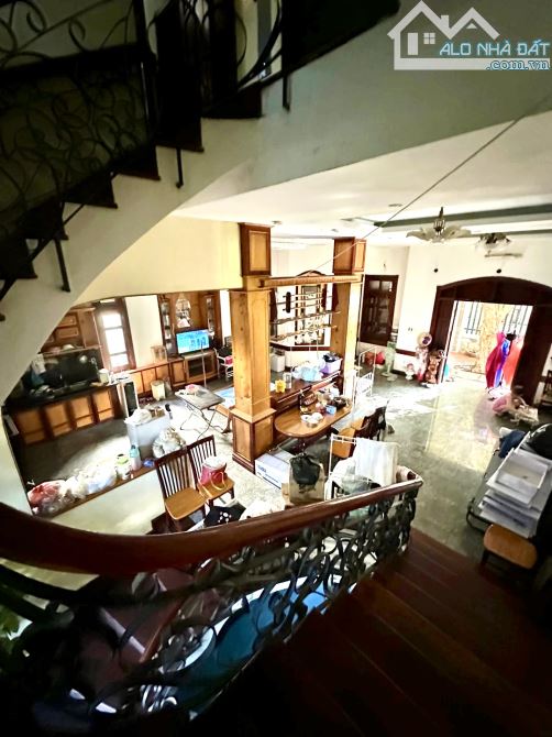 BIỆT THỰ 3 TẦNG LÔ GÓC PHẠM TỨ, SÁT SÔNG THĂNG LONG - 420M2 - GIÁ 25.5 TỶ