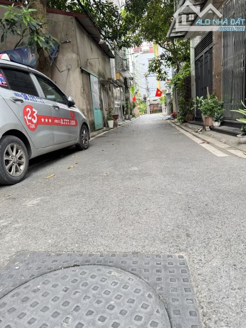 Lô đất đẹp Lý Sơn – Long Biên, diện tích 42m², ô tô 7 chỗ vào tận nơi . chỉ hơn 100tr/1