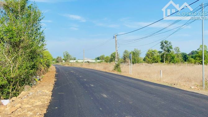 Lô Góc 1042m2 - Đất Đỏ 2.8 Tỷ Diện tích: 1042m2 -100m thổ cư Bám đường nhựa 29m,