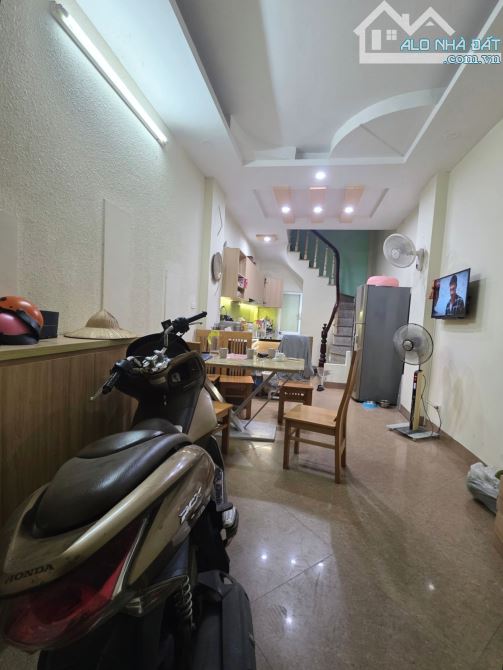 YÊN HOÀ, CẦU GIẤY, VỪA Ở VỪA KINH DOANH, 30M RA PHỐ, NGÕ 3.2M, 30M2, 5 TẦNG, 8.8 TỶ