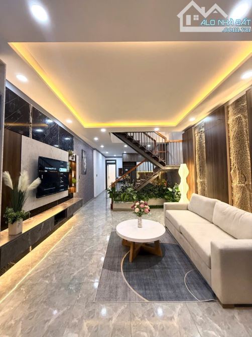 NHÀ MÊ HIỆN ĐẠI hẻm 233 XÔ VIẾT NGHỆ TĨNH  -  Thiết kế hiện đại - Đường 2 oto né nhau