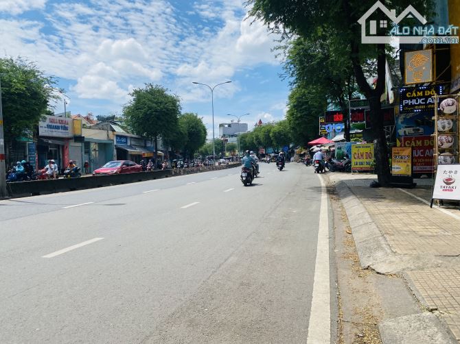✨✨Bán nhà Lê Trọng Tấn, 75m2, Chỉ 4.85 Tỷ✨  🏡 Ngang 4 nở hậu 5 đón tài lộc. 🚗 Hẻm Xe hơi