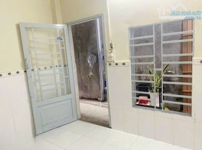 Gấp bán nhà Thủ Đức, giá 7.6 tỷ, 3 tầng, dt 78m2, gần Mt Linh Đông.