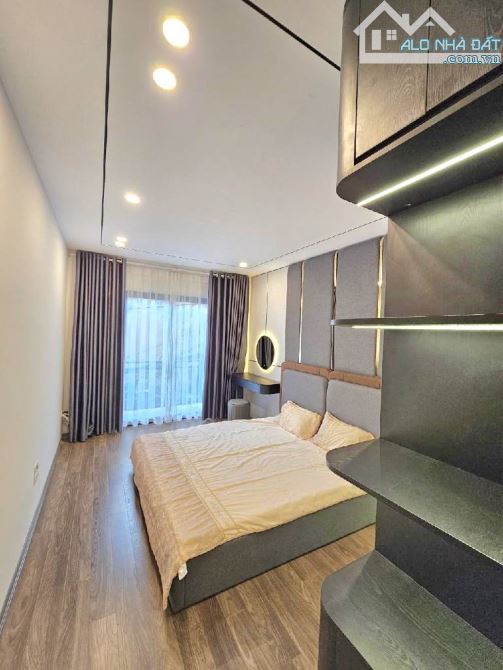 B.ÁN GẤP NHÀ VIỆT HƯNG, 41 MÉT 6 TẦNG THANG MÁY, NHỈNH 8 TỶ.
