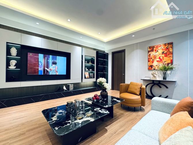 NHÀ 5 TẦNG, 2 THOÁNG, NỘI THẤT XỊN,Ở NGAY, VỈA HÈ, GARA Ô TÔ, NGÕ THÔNG PHỐ TRẦN KIM XUYẾN