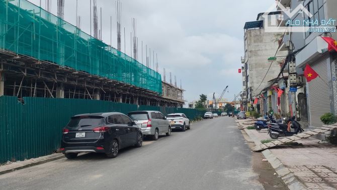 🔥 NHÀ ĐẸP – Ô TÔ TẬN CỬA – VỊ TRÍ ĐẮC ĐỊA GIA QUẤT 🔥  🏡 Diện tích: 65m² 🏠 4 tầng – 4 p