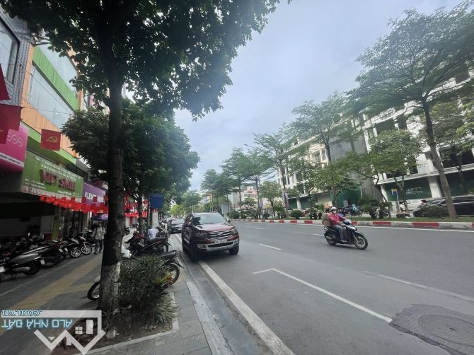 Cho thuê toà nhà mặt phố Trần Thái Tông, trung tâm Cầu Giấy. 100m, 8T TM