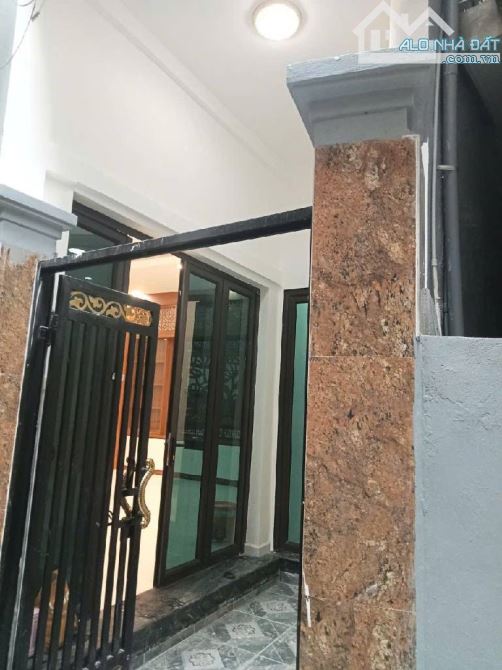 BÁN NHÀ NGỌC THUỴ-LONG BIÊN-GẦN PHỐ-68m2 NHỈNH 8 TỶ-CẠNH CẦU LONG BIÊN-AN SINH TỐT