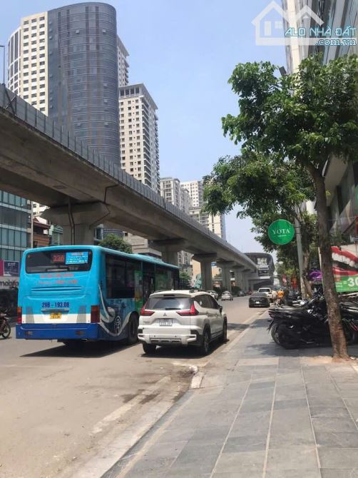 NHÀ MỚI ĐẸP, LÔ GÓC 3 MẶT THOÁNG, TẶNG NỘI THẤT, THANG MÁY NHẬP KHẨU, NHỈNH 9 TỶ