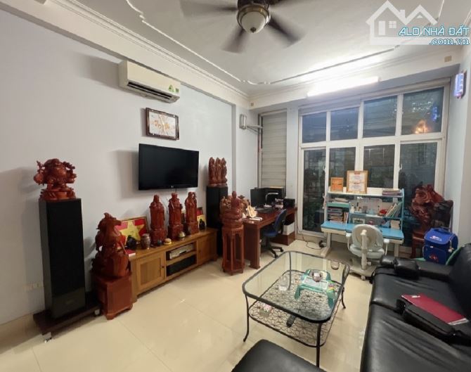 Ngã tư Lê Trọng Tấn - Quang Trung ,pH/lô, ô tô vào nhà , 55m2, 4 tầng.