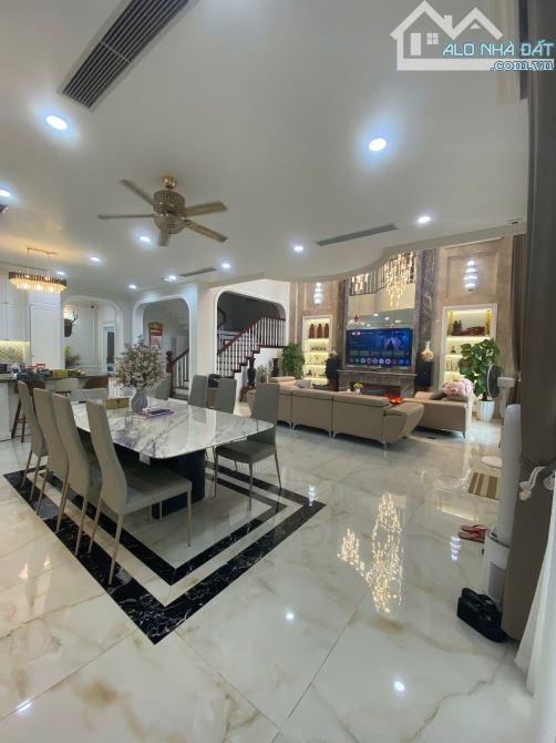 Bán biệt thự 4 tầng mặt tiền Hà Bồng, Hòa Xuân, Cẩm Lệ. DT 200m2 ngang 10m. Giá 27.5 tỷ