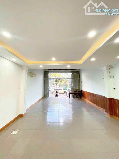Nhà MT Ngô Quyền ngay hoa viên gần Quảng Trường giá 17 tỷ 999