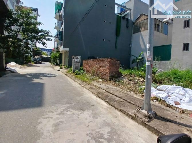 8.2 tỷ, đất dịch vụ Trũng Trên, cách ga Nhổn 1 km, diện tích nhỏ xinh, rất gần đường 24m