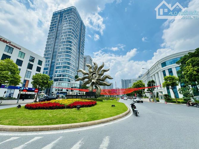 Bán Nhà Dân Xây : DT rộng giá đầu tư ngõ thông gần oto