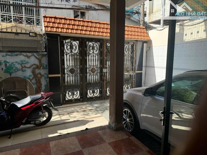 1 ĐỜI CHỦ LÊ QUANG ĐỊNH 2 MẶT TIỀN - 2 TẦNG 202M2 NGANG 9M5 NỞ HẬU - HẺM XE HƠI VÔ NHÀ - K