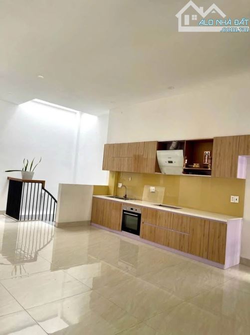 BÁN NHÀ 4 TẦNG MẶT TIỀN PHAN VĂN TRỊ (ĐƯỜNG 7,5M) -  VỊ TRÍ ĐẮT ĐỊA TTTP - GIÁ 7,X TỶ