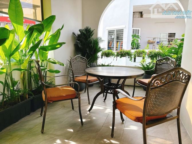 Toà CHDV Sơn Trà 110m2 5 tầng giá 18,5 tỷ.