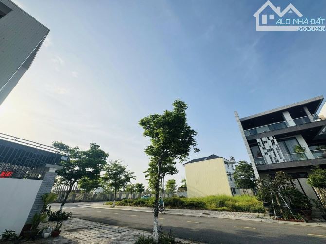 Bán 3 nền đất mặt tiền đường Vành Đai 4, 1ty3, sổ sẵn.