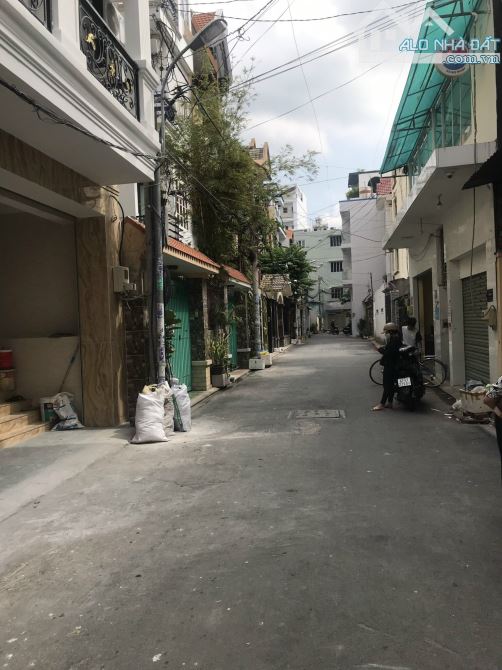 Bán tòa nhà CHDV Hồng Hà, Phường 2, Quận Tân Bình. DT: 7 x 20m - hầm + 5 tầng; Giá 38 tỷ