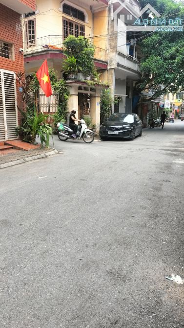 ✨Bán Gấp Nhà Đẹp Đông Dư 130m * 2 Tầng Kiên Cố- MT9m ô Tô ra vào đỗ Chỉ_9,6 Tỷ