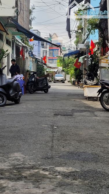 BÁN NHÀ HẺM Ô TÔ TÂN HƯƠNG (4❌️16.5)M - 3 TẦNG CHỈ 6.x Tỷ