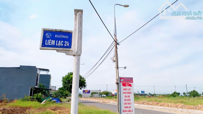Bán lô đất đối diện dự án lớn kẹp hông 1m Liêm Lạc 24