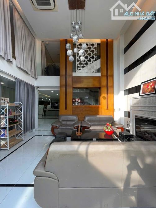 CẦN TIỀN BÁN GẤP NHÀ PHỐ MT 6M , HẺM NHỰA 6M