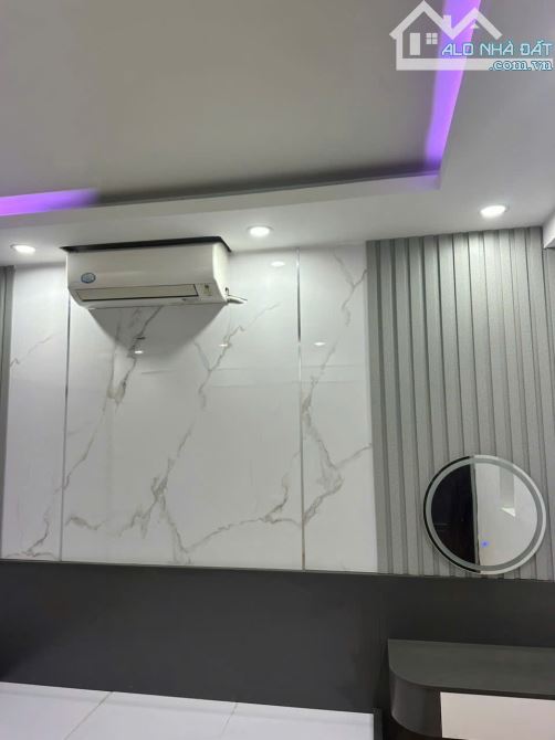 Bán nhà 4 tầng cực đẹp mặt đường Tô Vũ, Văn Cao, Hải Phòng