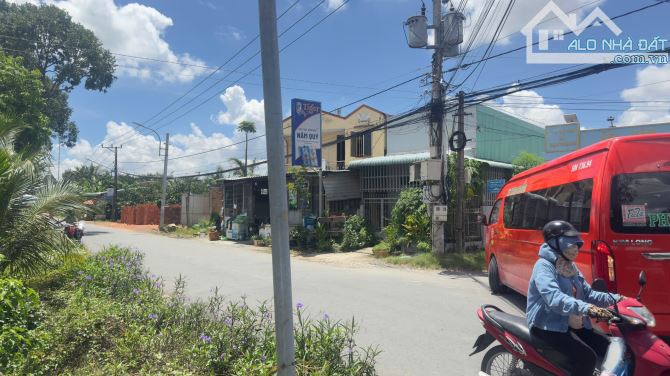 Bán 180m2 Đất Thổ Cư Góc 2 Mặt Tiền Đan Xe Hơi Ra Vào Cách huyện 92 50m,  Ấp 2 Đạo Thạnh