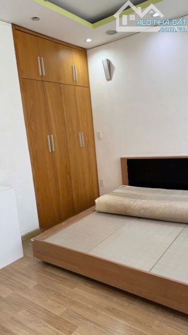 Cho thuê nhà trung tâm Tân Bình, Hoàng Hoa Thám, HXH, Ngang khủng 5M, 3 Tầng, 4PN Chỉ 19tr