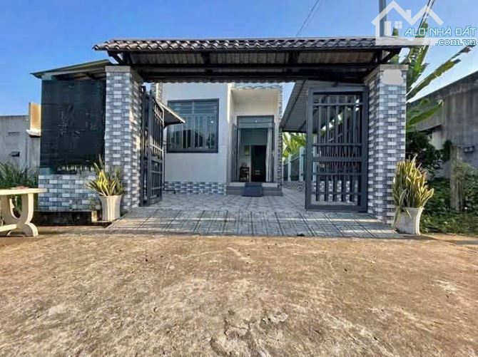 Bán gấp nhà ở Thị Trấn Củ Chi . DT 126,8m2, giá 1ty250 triệu. SHR.
