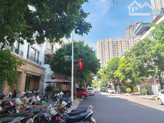 Nhà Đẹp KĐT Văn Khê - Hà Đông  Phân lô vỉa hè đường 18m Kinh Doanh Đỉnh 83m2, 5 tầng, mặt