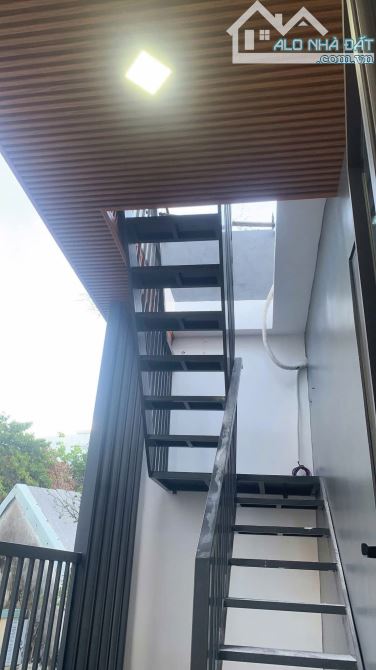 BÁN NHÀ 2 TẦNG – TRUNG TÂM TP - SÁT CHỢ, TRƯỜNG HỌC CÁC CẤP - AN SINH CỰC ĐỈNH
