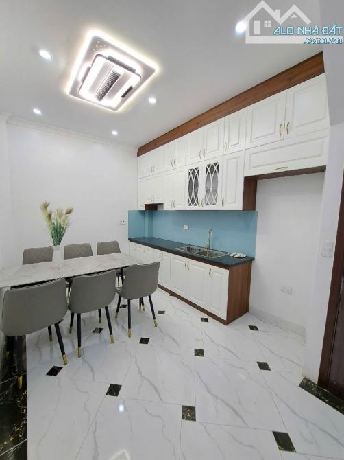 ĐẠI ĐỒNG, VĨNH HƯNG 42m x 5 tầng