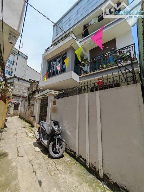 Đa sỹ 102m mt8m 4t dân xây,ô tô cách 30m,ra mặt phố 70m nhà đẹp ở ngay,chia 2 lô đều đẹp