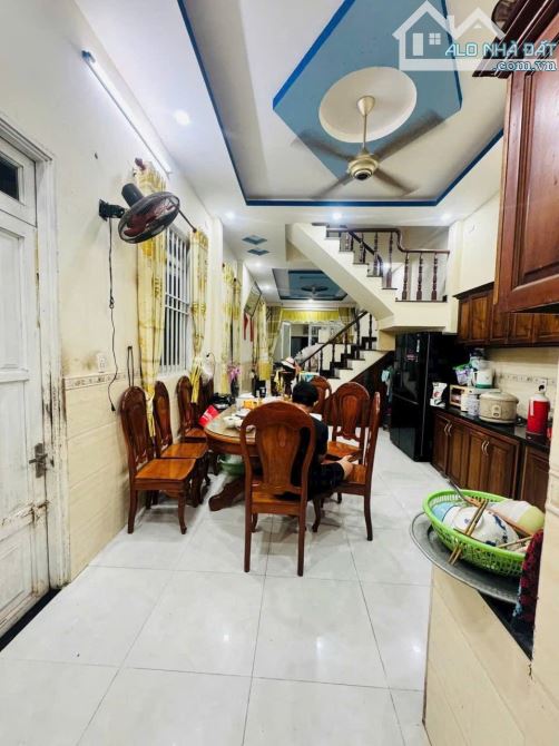 Nhà Lầu Trệt Sân Xe Hơi – 100m² – Sổ Riêng Ngã 3 Cây Điệp Dĩ An – Chỉ 3,75 Tỷ