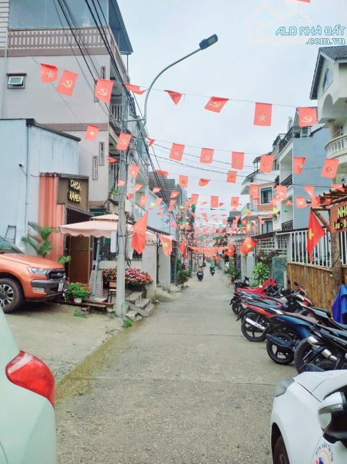 Bán đất 140m2 tặng nhà cấp 4 đang kinh doanh, Ngay Ngã 5 Đại Học Đà Lạt