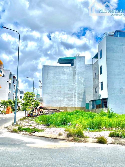 Lô góc 2MT 127m2 giá 2tỷ250. Sau chợ Đại Phước - Dân đông. Có sổ