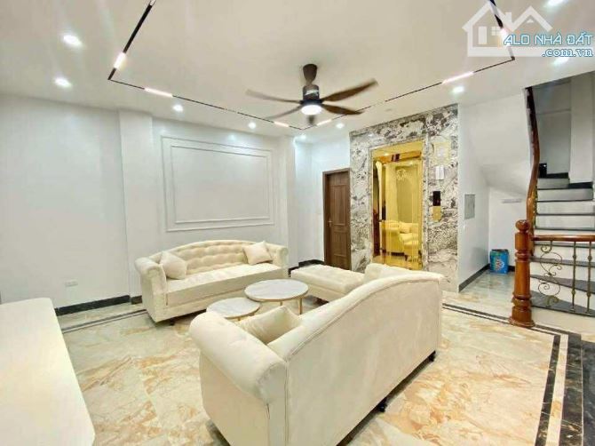 Trương Định, Nhà 42m Xây Mới Tinh 5 Tầng, Thang Máy, Gần Phố, Nhỉnh 8 Tỷ