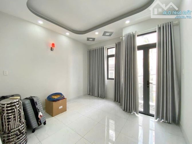 1/ Hương Lộ 2 nhà mới về ở ngay, 4x11, 3 tầng , hẻm xe hơi tới nhà